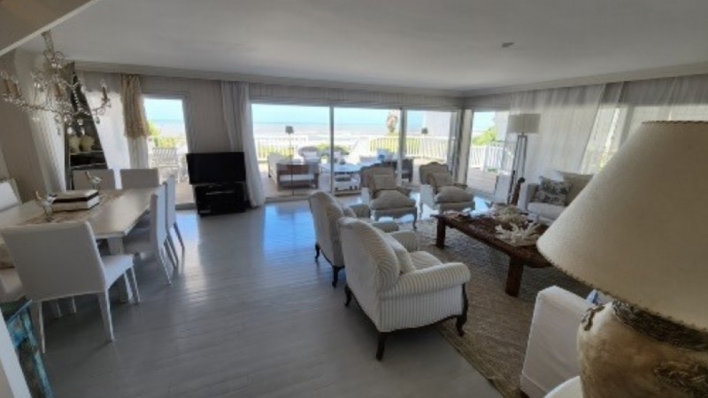 Increible casa de playa frente al mar